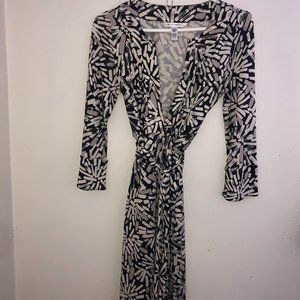 Diane Von Furstenberg patterened long sleeve wrap